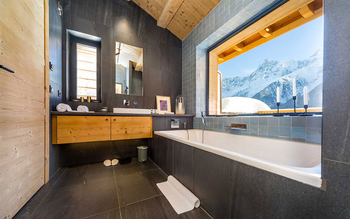 Le Chalet Mont Blanc Chamonix bathroom suite