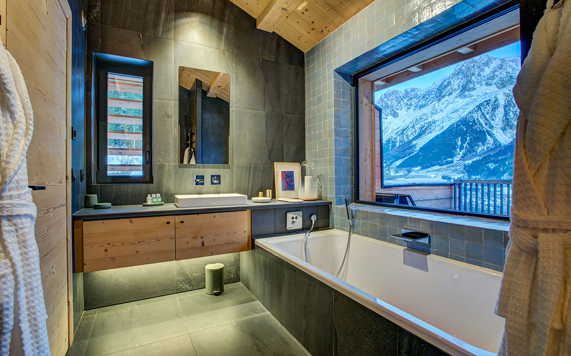 Le Chalet Mont Blanc Chamonix bathroom with Mont Blanc view